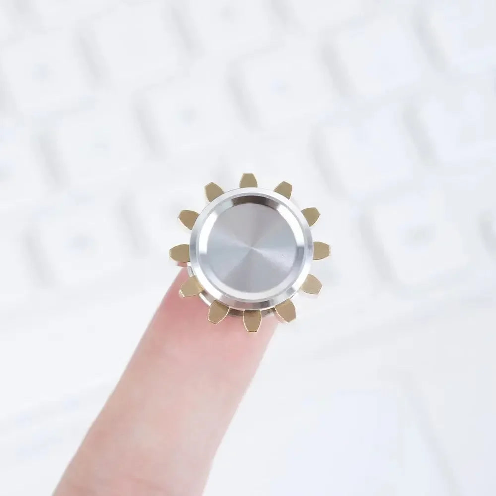 Mini Metal Gear Spinner – Precision Stress Relief in Your Pocket